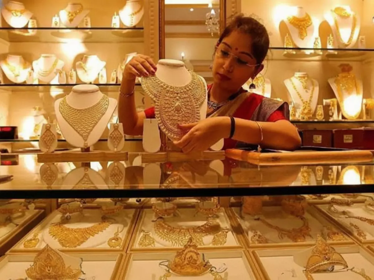 صادم: سعر الذهب في عدن يتفوق على صنعاء بـ 300%... لماذا هذا الفرق الجنوني؟