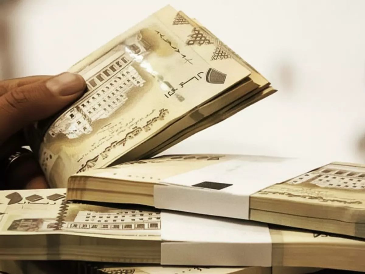 صادم: الدولار في عدن يقفز لـ1633 ريال بينما صنعاء عند 540... الفجوة تتسع!