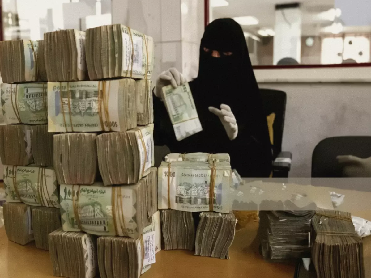 صادم: فارق جنوني 300% بين صنعاء وعدن في أسعار الدولار... الريال ينهار بوتيرة مخيفة!