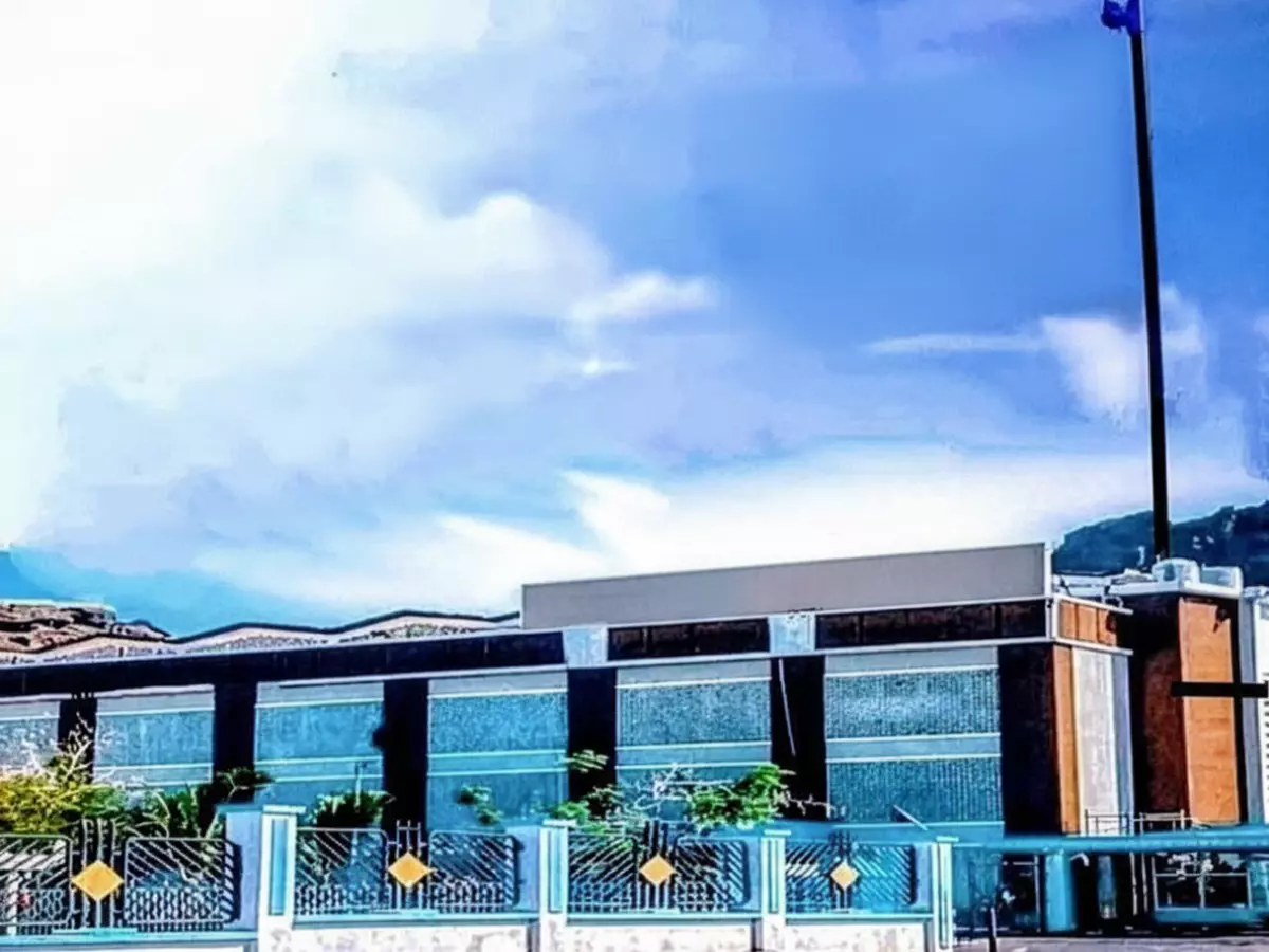 عاجل: البنزين ينخفض 65 ريالاً في عدن... الريال اليمني يحقق انتعاشة تاريخية من 2800 إلى 1617!