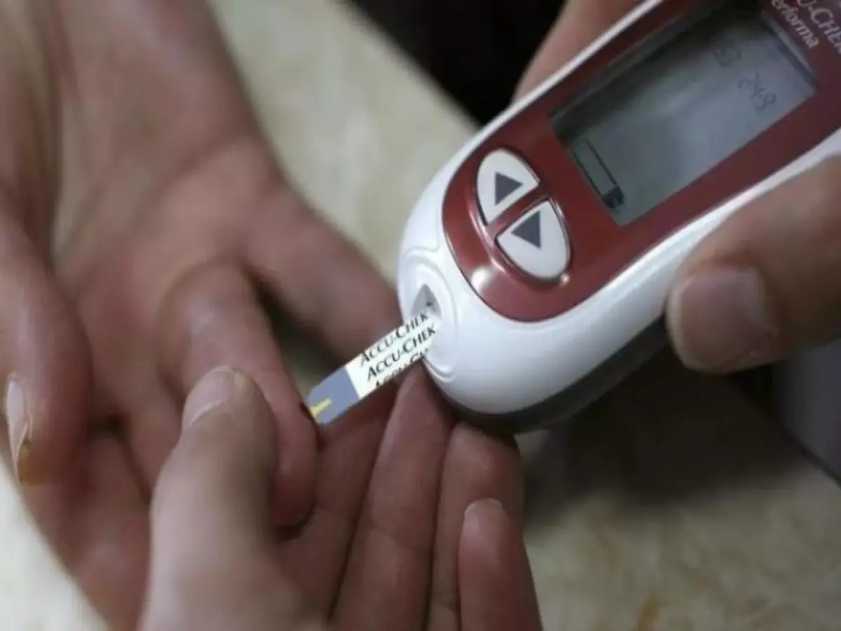 كيف حوّل بلال مطهر من صنعاء أزمة السكري إلى نمط حياة صحي بتكلفة أقل من 1000 ريال شهريًا