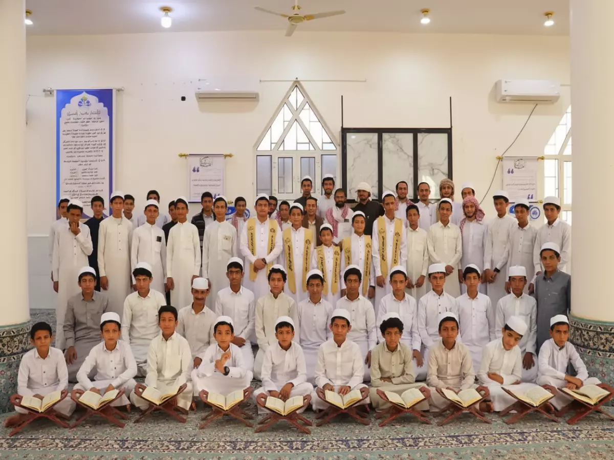 مذهل: 50 حافظاً يسردون المصحف كاملاً في جلسة واحدة بمأرب... إنجاز يهز المشاعر!