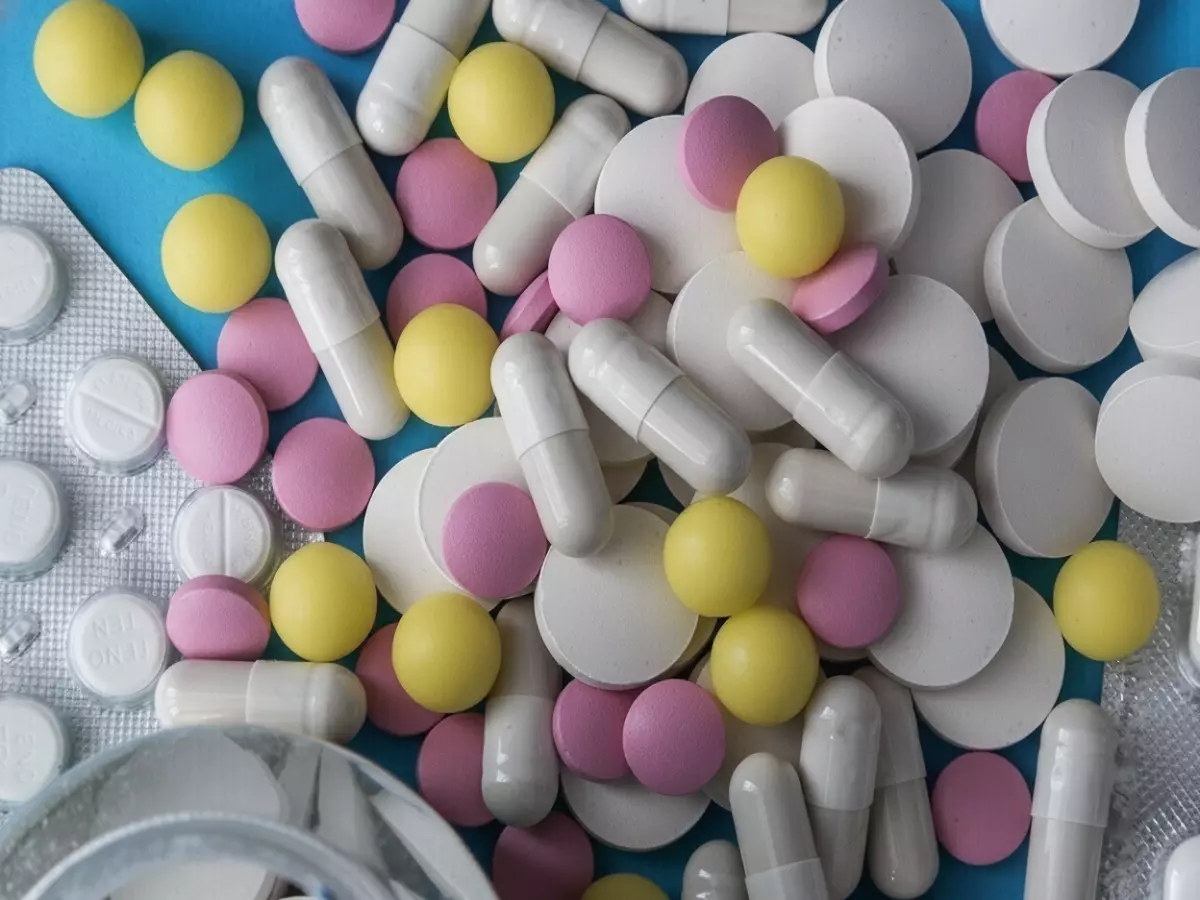 صادم: 140 دواء في بيتك قد يسبب سرطان القولون... هل تتناول أحدها؟