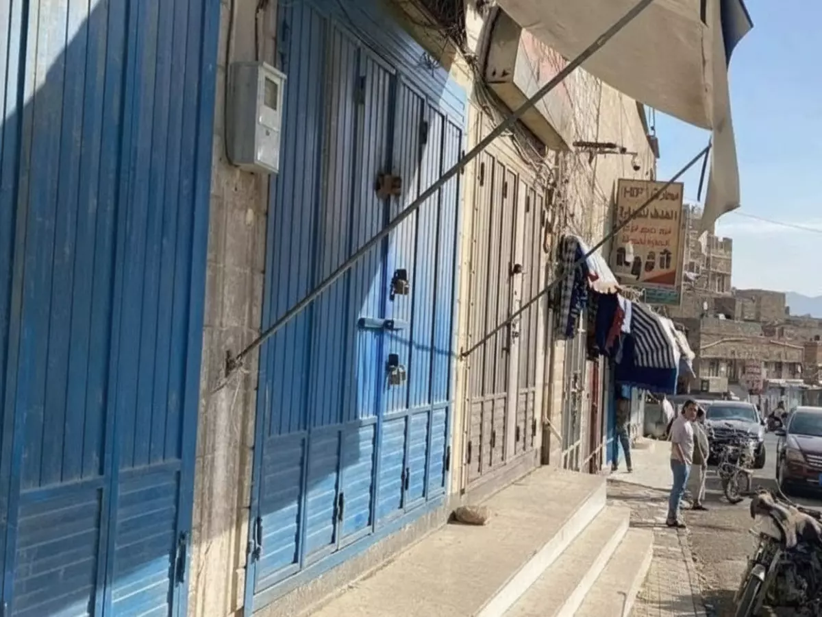 عاجل: انتفاضة تجارية تشل أسواق صنعاء بالكامل - التجار يعلنون 'الحرب الاقتصادية' ضد الحوثيين!