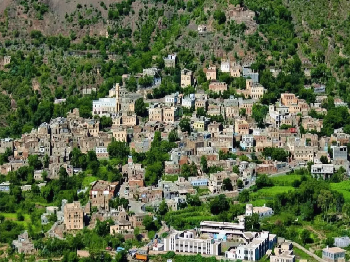 عاجل: شيخ قبلي يفجر فضيحة مروعة - اكتشاف جثتين مخفيتين خلف مقر حوثي بإب!