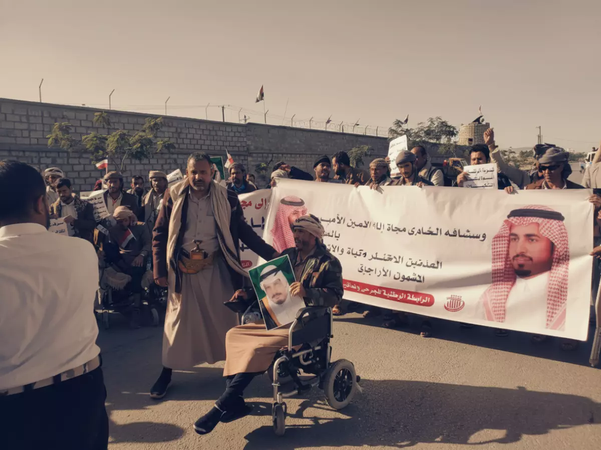 عاجل: جرحى الحرب المهملون ينفجرون غضباً في مأرب... مسيرة ناريّة بعد نصف شهر من الاعتصام المهان!