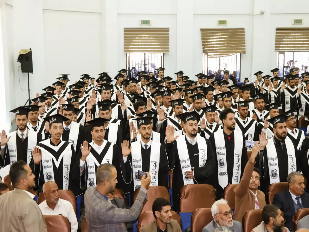 عاجل: قرار حوثي مفاجئ يحطم قلوب خريجي الطب في صنعاء… ماذا حدث في آخر لحظة؟