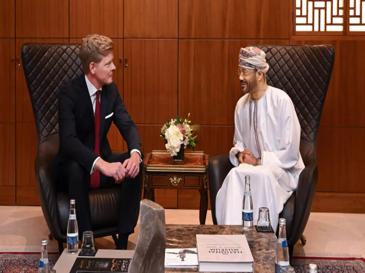 تطورات خطيرة: عُمان تقود مهمة دولية عاجلة لكسر جمود اليمن... والحوثيون يهددون السعودية بالصواريخ!