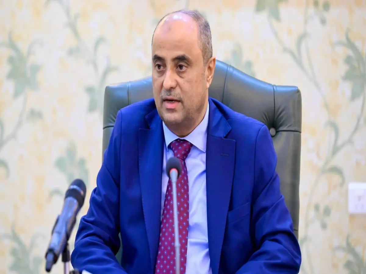 عاجل: رئيس الوزراء اليمني يعلن قرارات صادمة لمنع انهيار البلاد... ملايين مهددون بالجوع!