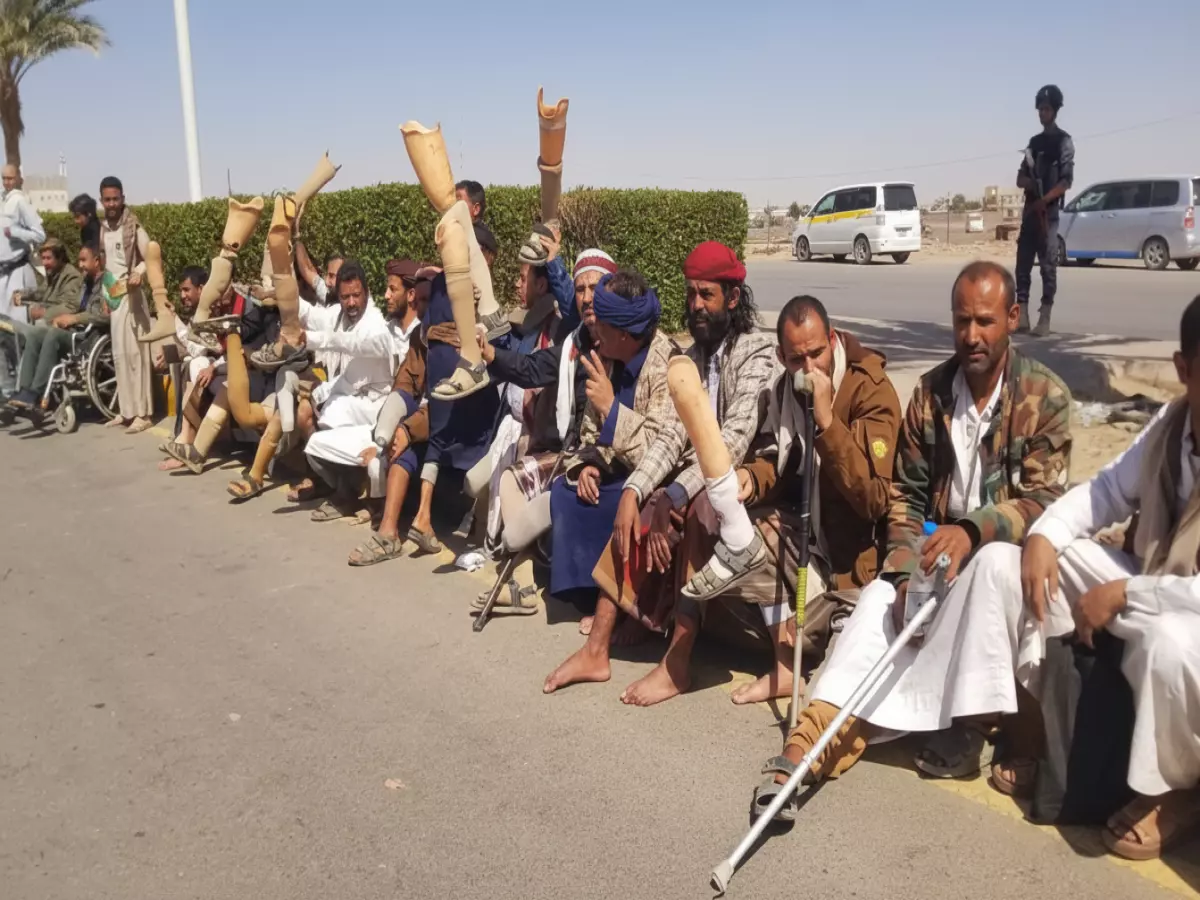 عاجل: مأرب تنتفض… الأحزاب تعلّق العمل احتجاجاً على إهمال الجرحى وحرمان الجيش من المرتبات!