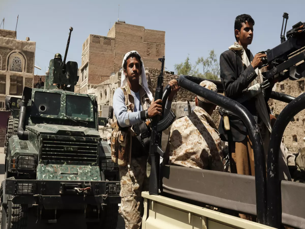 جريمتان في يوم واحد: الحوثي يقصف امرأة في الحديدة ويغتال مدنياً في تعز!