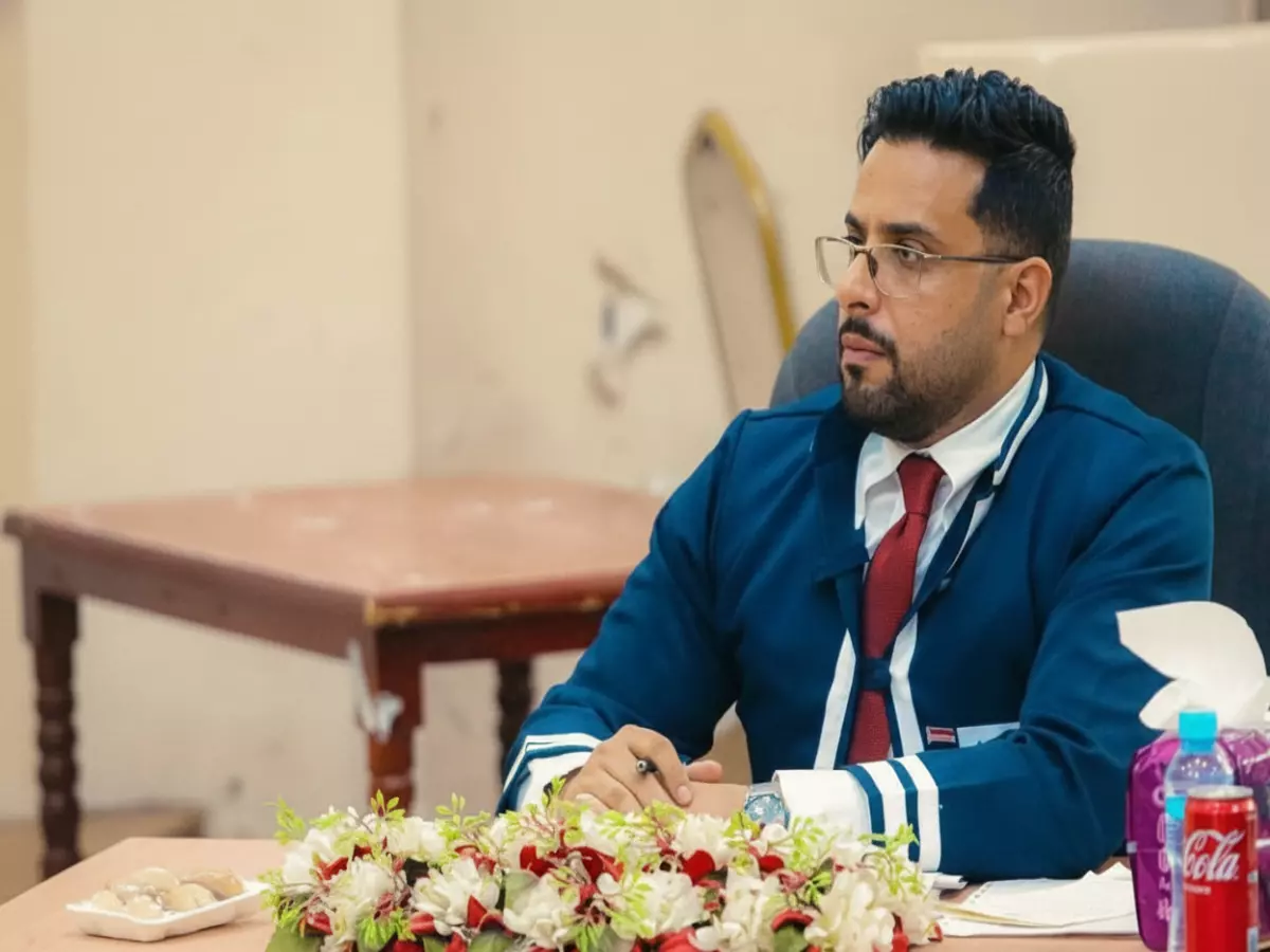 عاجل: محكمة عدن تحكم بـ5 ملايين ريال تعويض لمسؤول انتقالي بعد إثبات سرقة رسالته العلمية كاملة