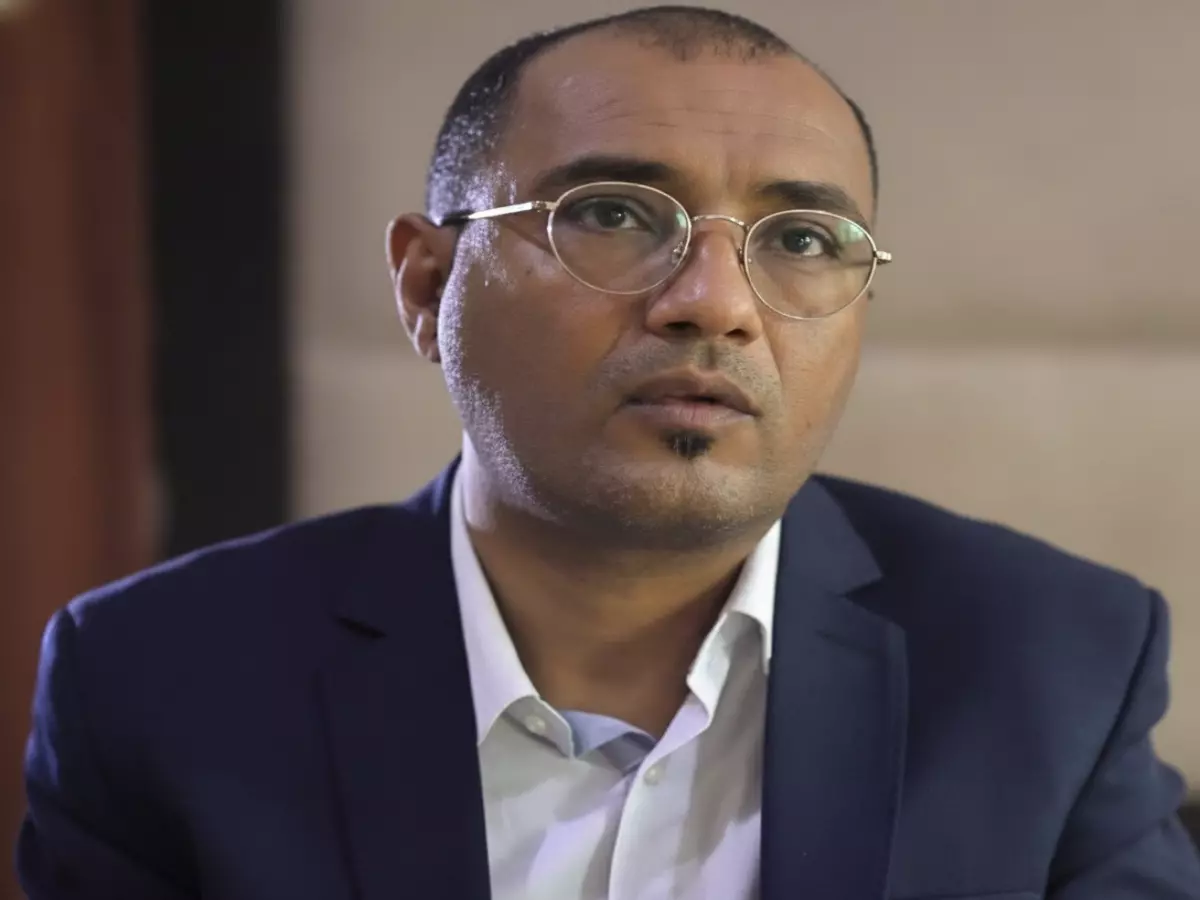 فضيحة: تحديث إكس يفضح شبكة حوثية من 500+ حساب نسائي مزيف... العملية الأقذر في التاريخ الرقمي!