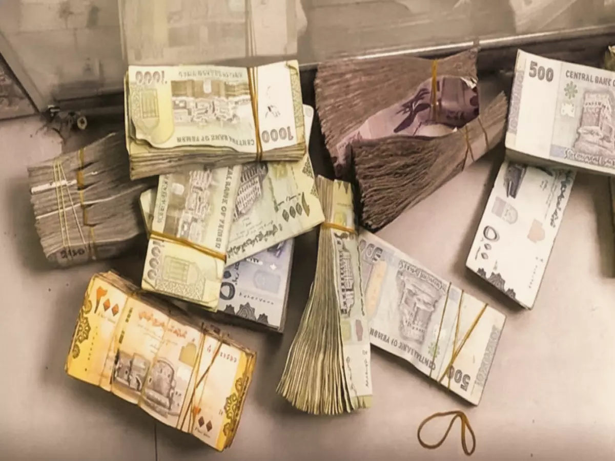 صادم: الدولار يقفز 300% بين عدن وصنعاء اليوم - هل تخسر أموالك بسبب المدينة؟!