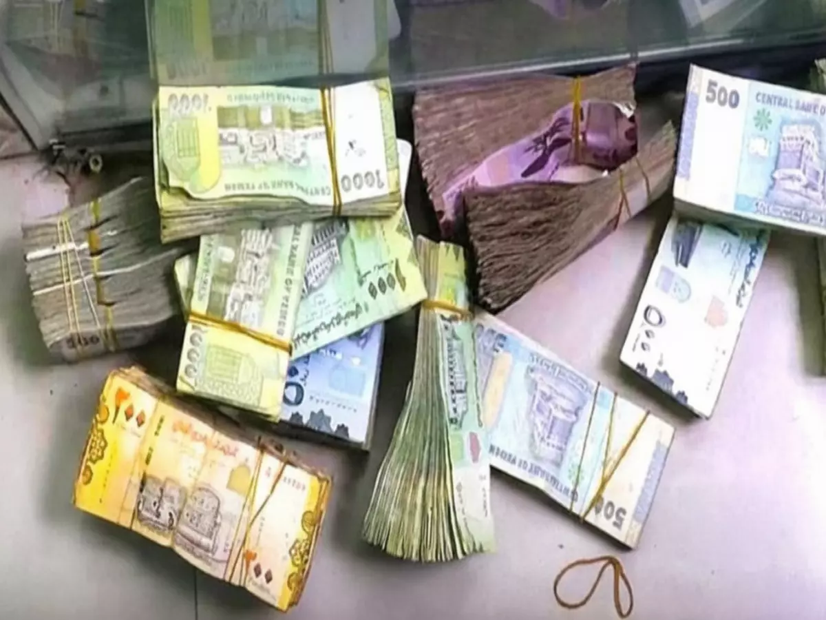 صادم: فارق جنوني 300% في أسعار الدولار بين عدن وصنعاء... اليمنيون في صدمة!