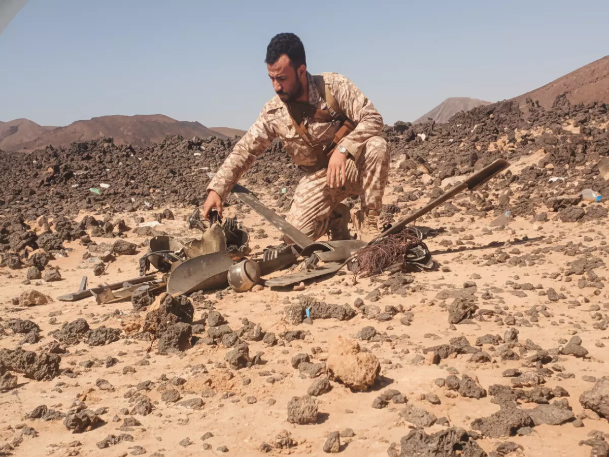 شاهد: اللحظة الحاسمة لتدمير المسيّرة الحوثية... الجيش ينجح في مهمة خطيرة بمأرب!