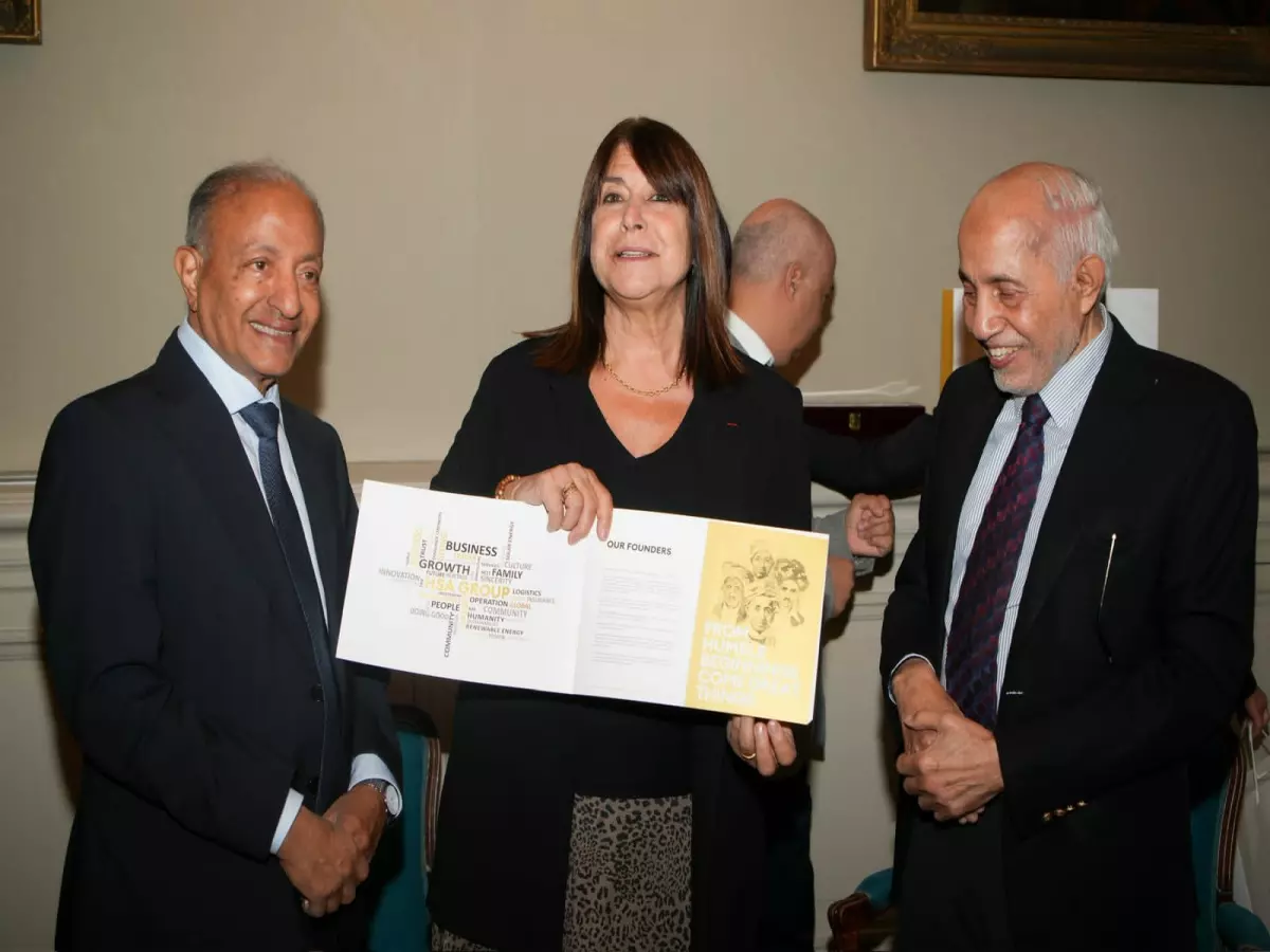 تاريخي: متحف اللوفر يكرّم مجموعة يمنية عمرها 87 عاماً... القصة التي بدأت من متجر صغير وصدمت العالم!