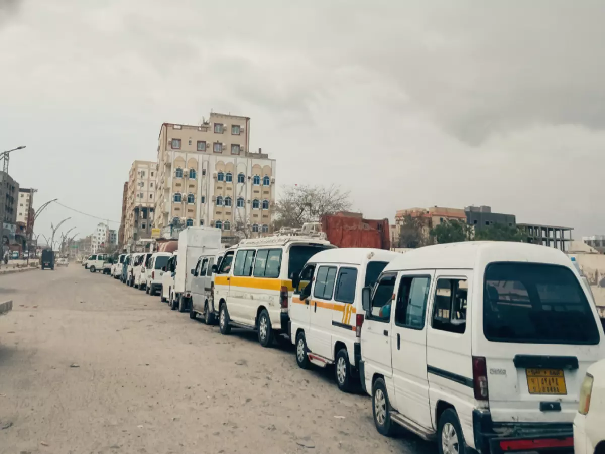 عاجل: أزمة خانقة تضرب عدن… آلاف المواطنين محاصرون بلا غاز لليوم الثاني!