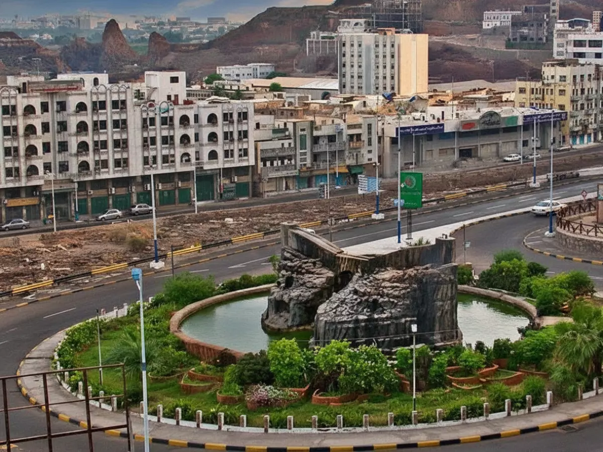 عاجل: عواصف رعدية وسيول خطيرة تضرب عدن خلال 48 ساعة - إجراءات طوارئ فورية!