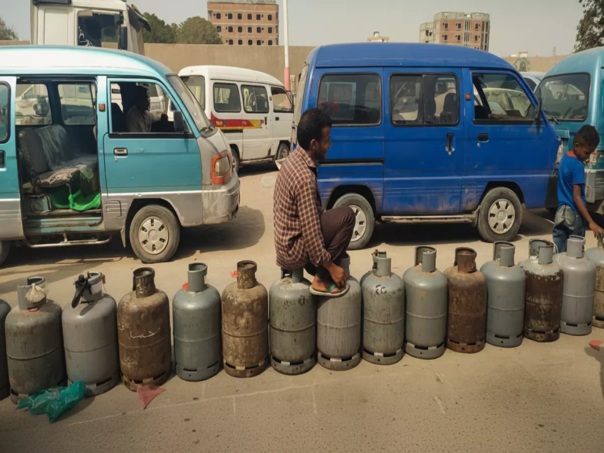 عاجل: انقطاع الغاز يشل عدن تماماً... آلاف المواطنين يهربون للمحافظات المجاورة!