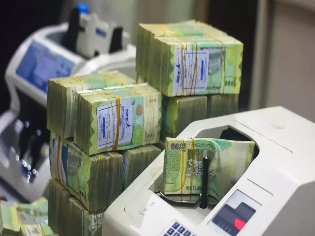 عاجل: بدء صرف مرتبات 9 وحدات أمنية مع الطوارئ في عدن... الموظفون يتجهون للمصارف خلال ساعات!