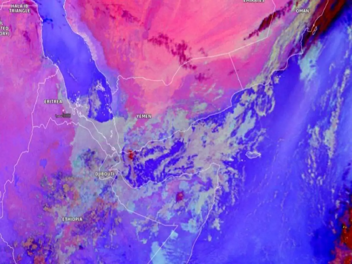 عاجل: إنذار أحمر يضرب اليمن.. صقيع قاتل يهدد 14 محافظة وموجات مرعبة تبتلع السواحل!