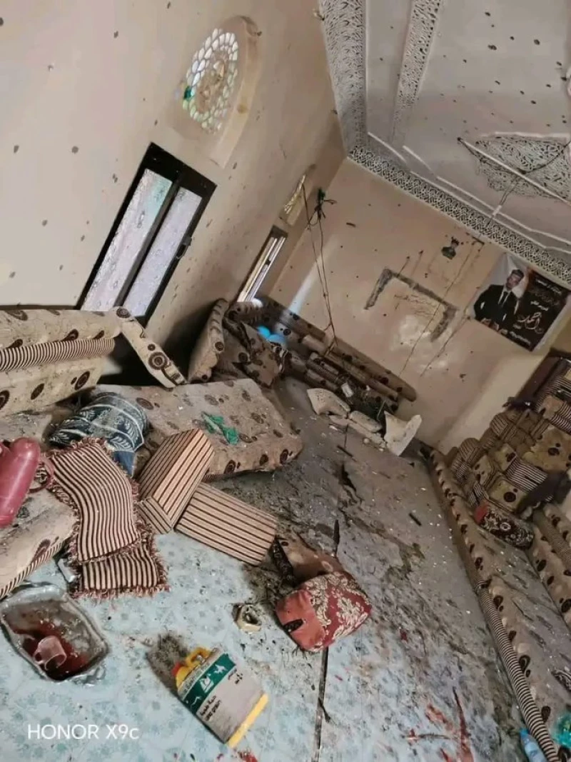 مقتل وإصابة 4 مواطنين بانفجار قنبلة يدوية وسط "مقيل" بجبل حبشي في تعز