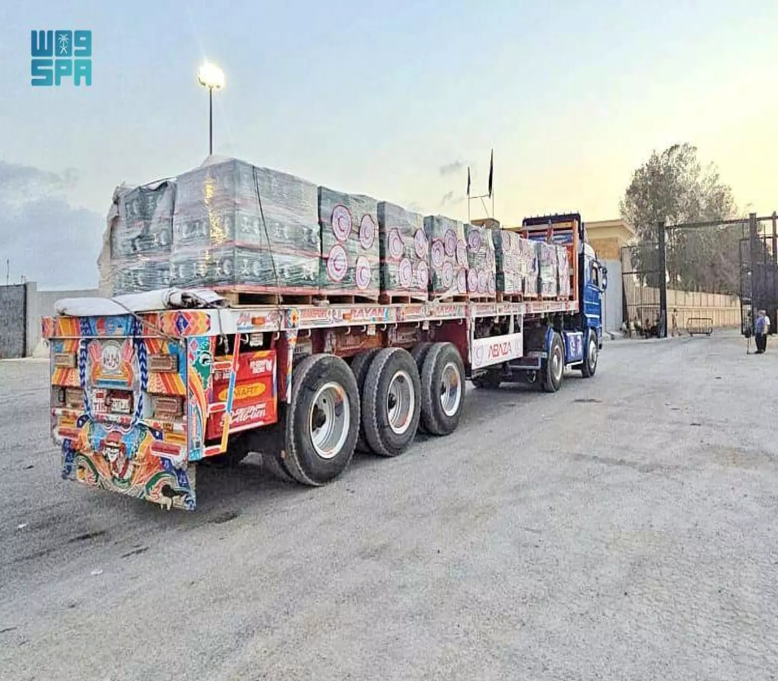 سبع شاحنات إغاثية جديدة تعبر معبر رفح لقطاع غزة