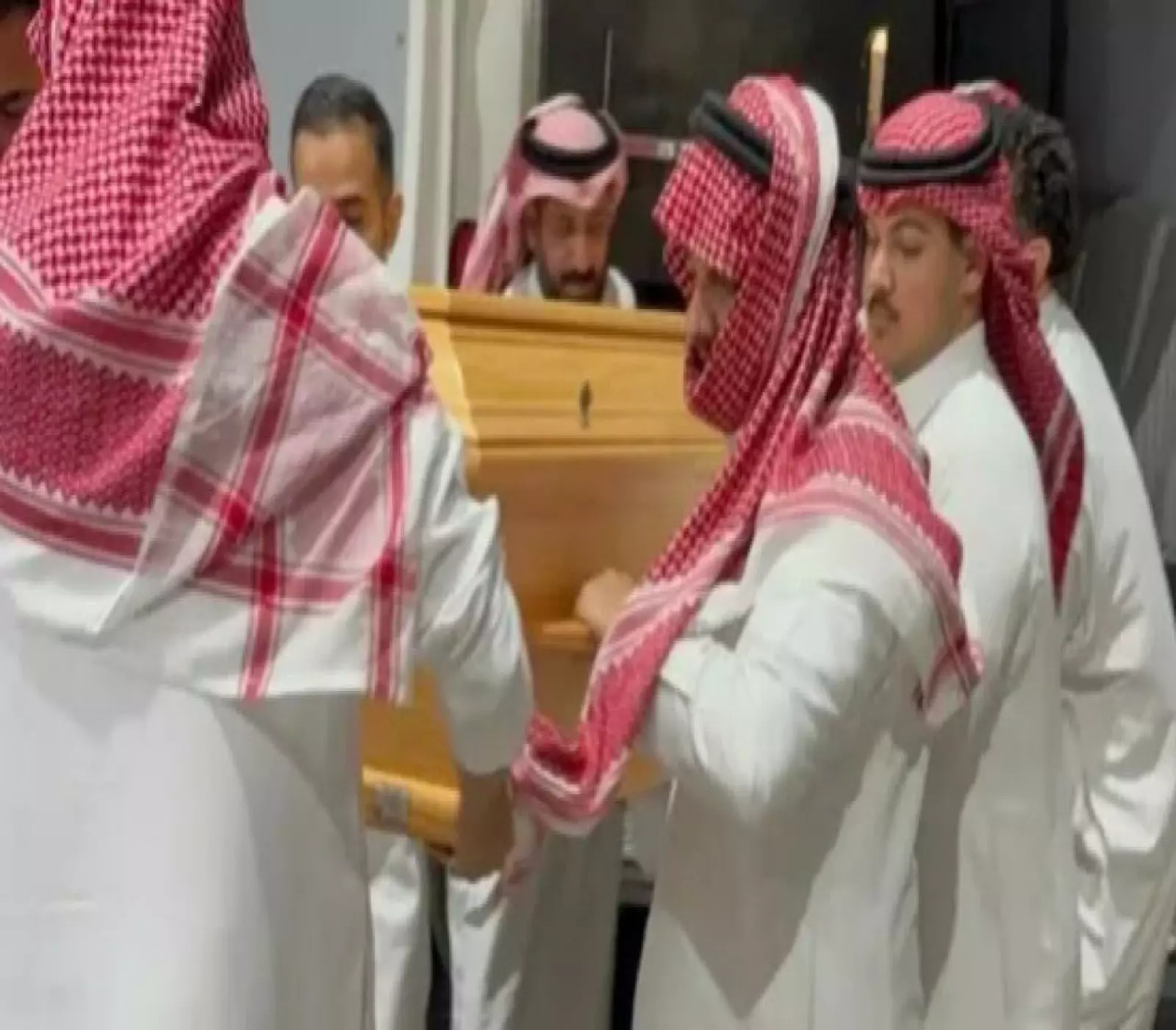 وصول جثمان حسان الشهري إلى جدة