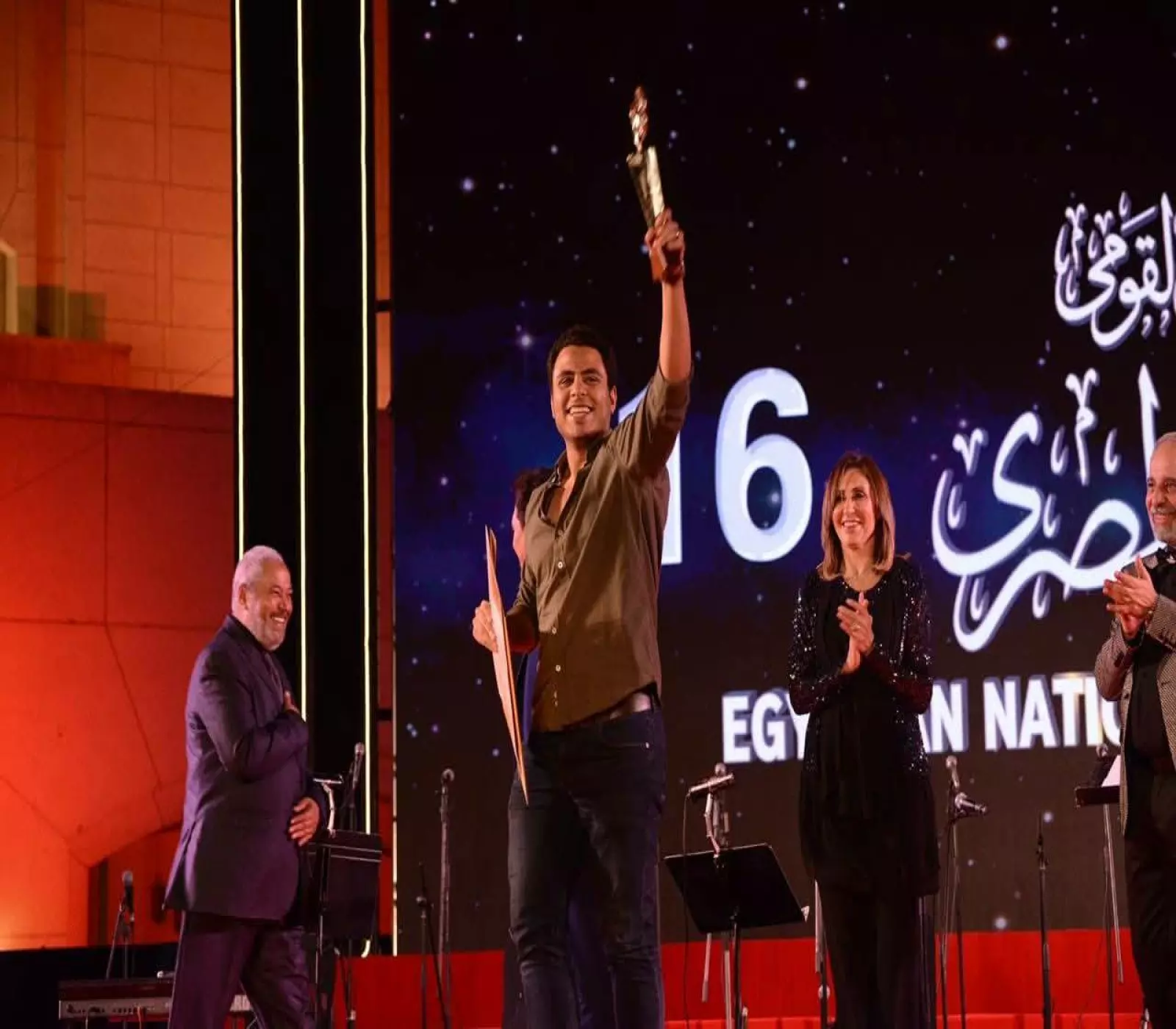 زياد هجرس الفائز بجائزة «أفضل موسيقى وألحان» عن عرض «ثرثرة»... (إدارة المهرجان)