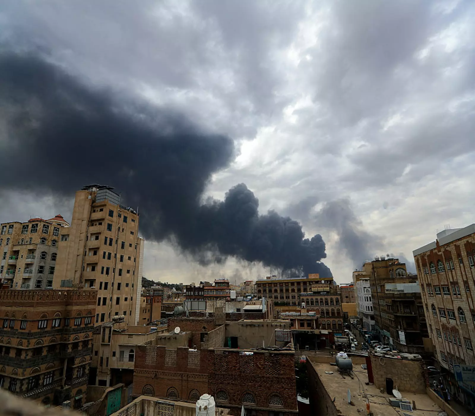 أفاد مصدر في الدفاع المدني أنه تم إخماد النيران الناجمة عن العدوان على محطة كهرباء حزيز جنوب العاصمة صنعاء