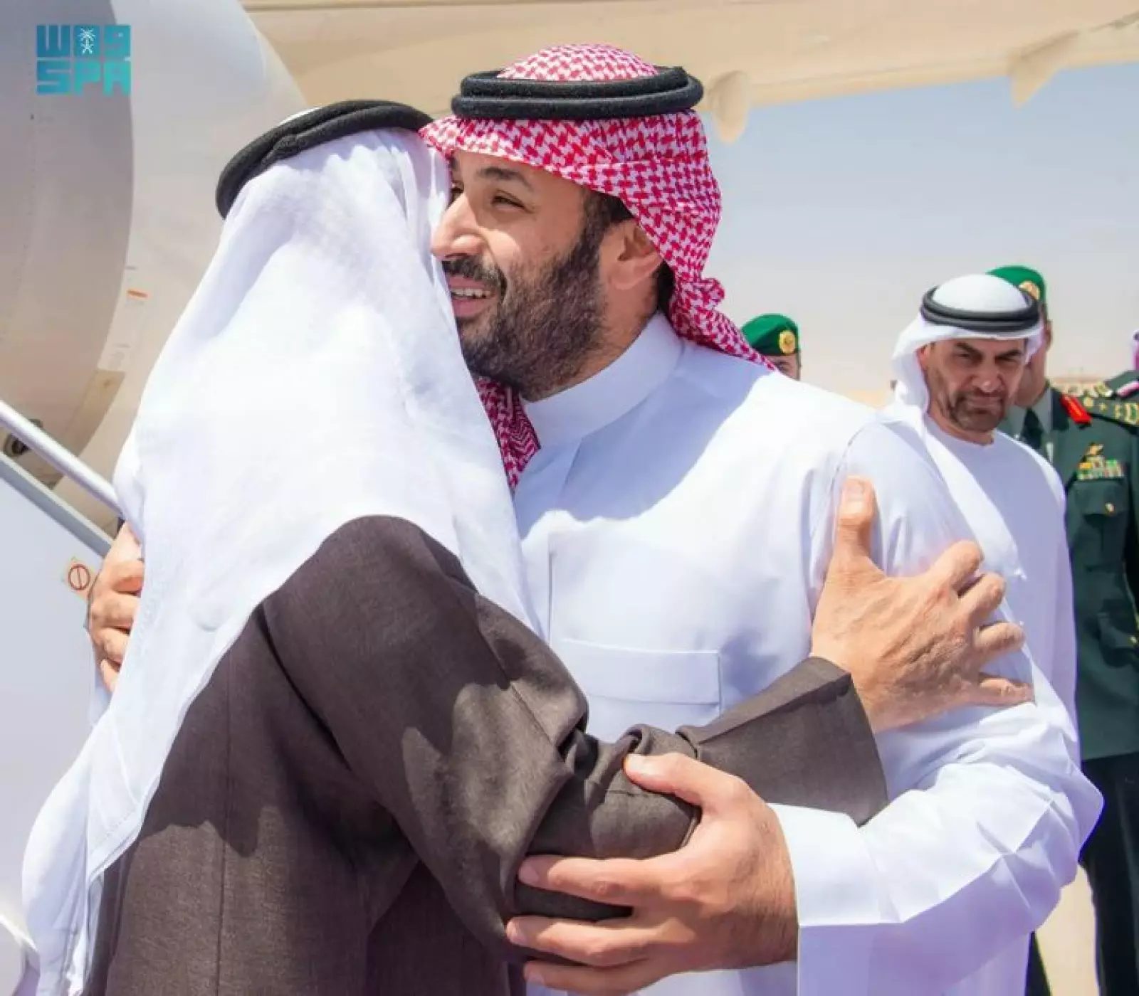 الشيخ محمد بن زايد آل نهيان لدى وصوله إلى السعودية