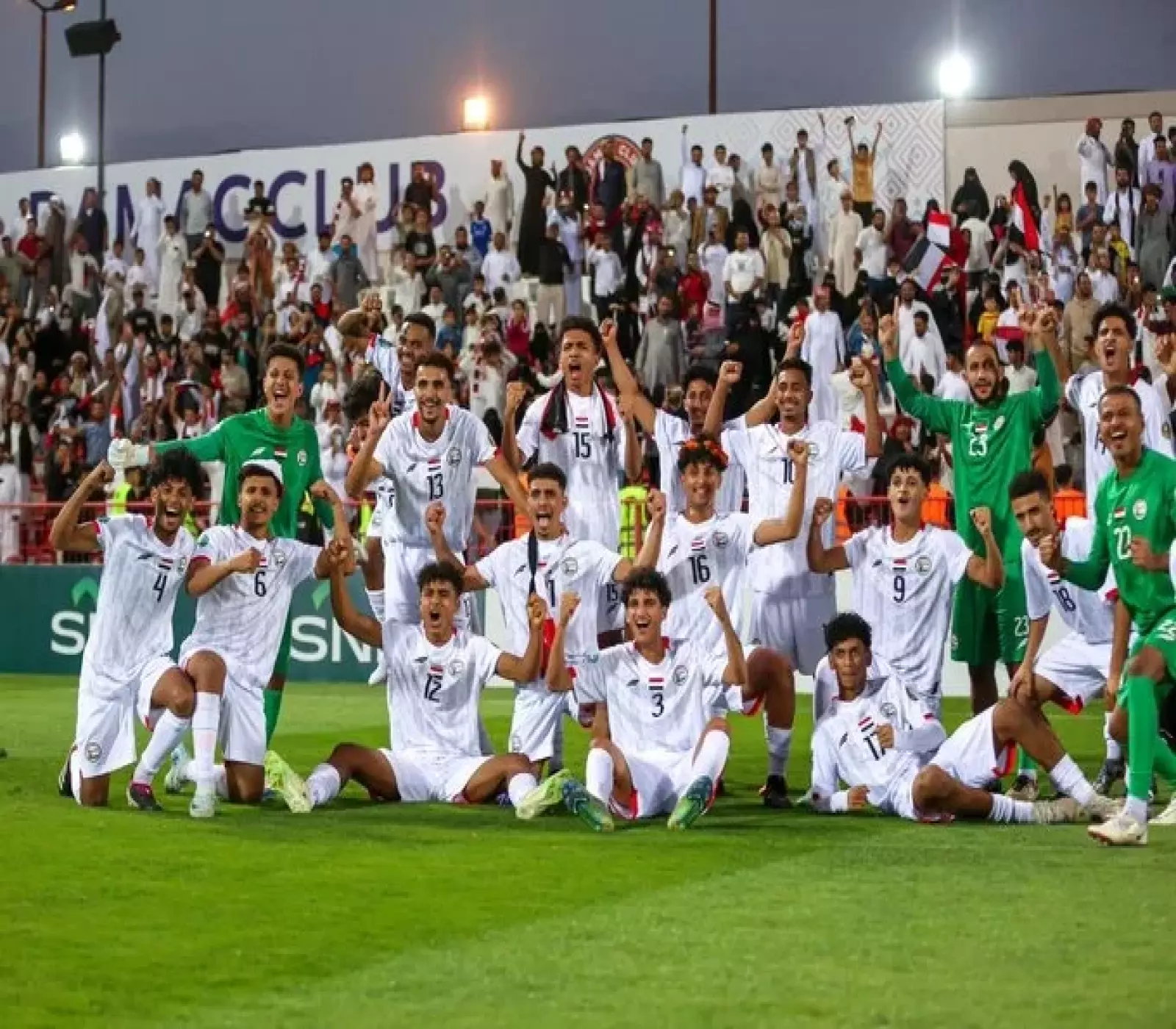 المنتخب اليمني للشباب يحتفل بالتأهل لنصف نهائي كأس الخليج