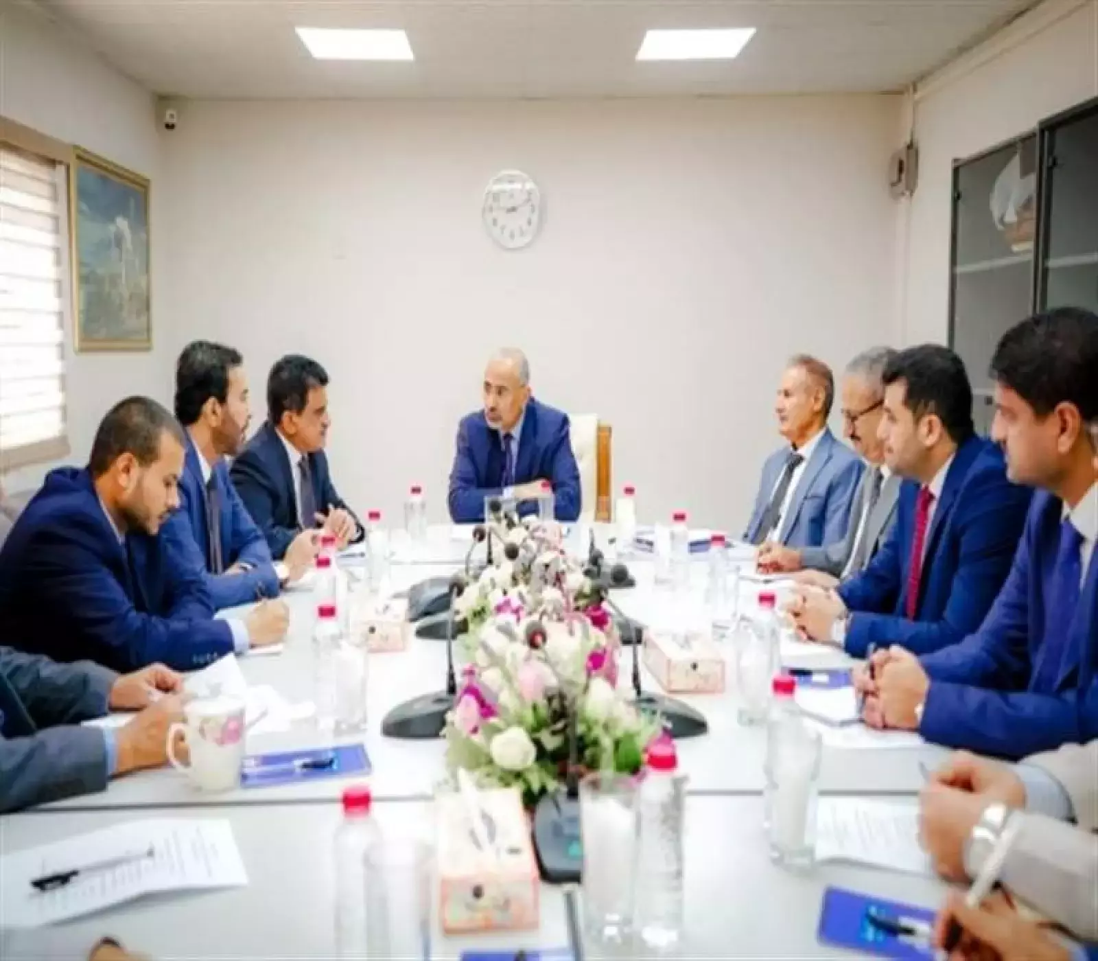 الزبيدي: إعادة تشغيل مصافي عدن 'أولوية وطنية'