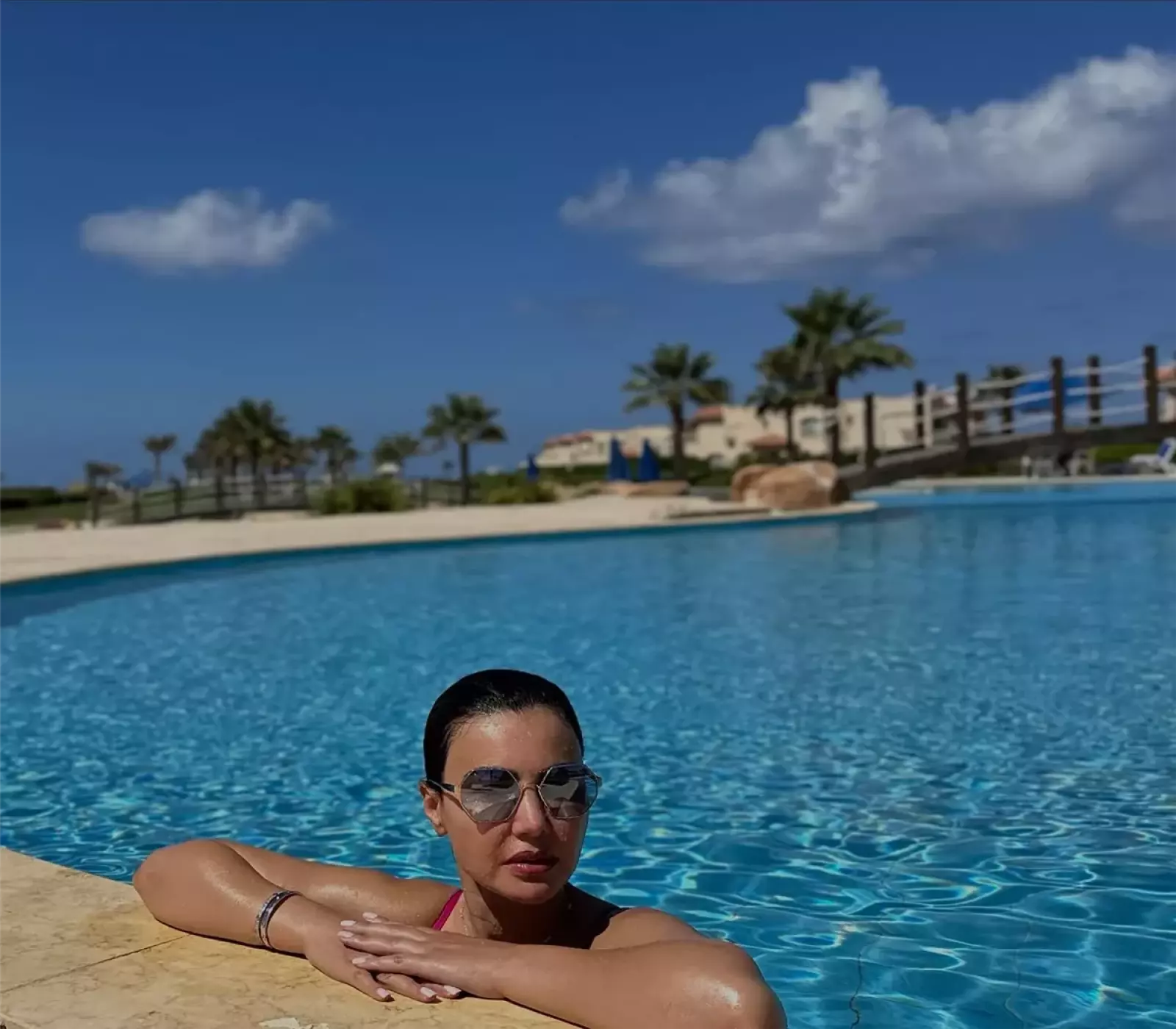 دينا فؤاد تستمتع بأجواء الصيف