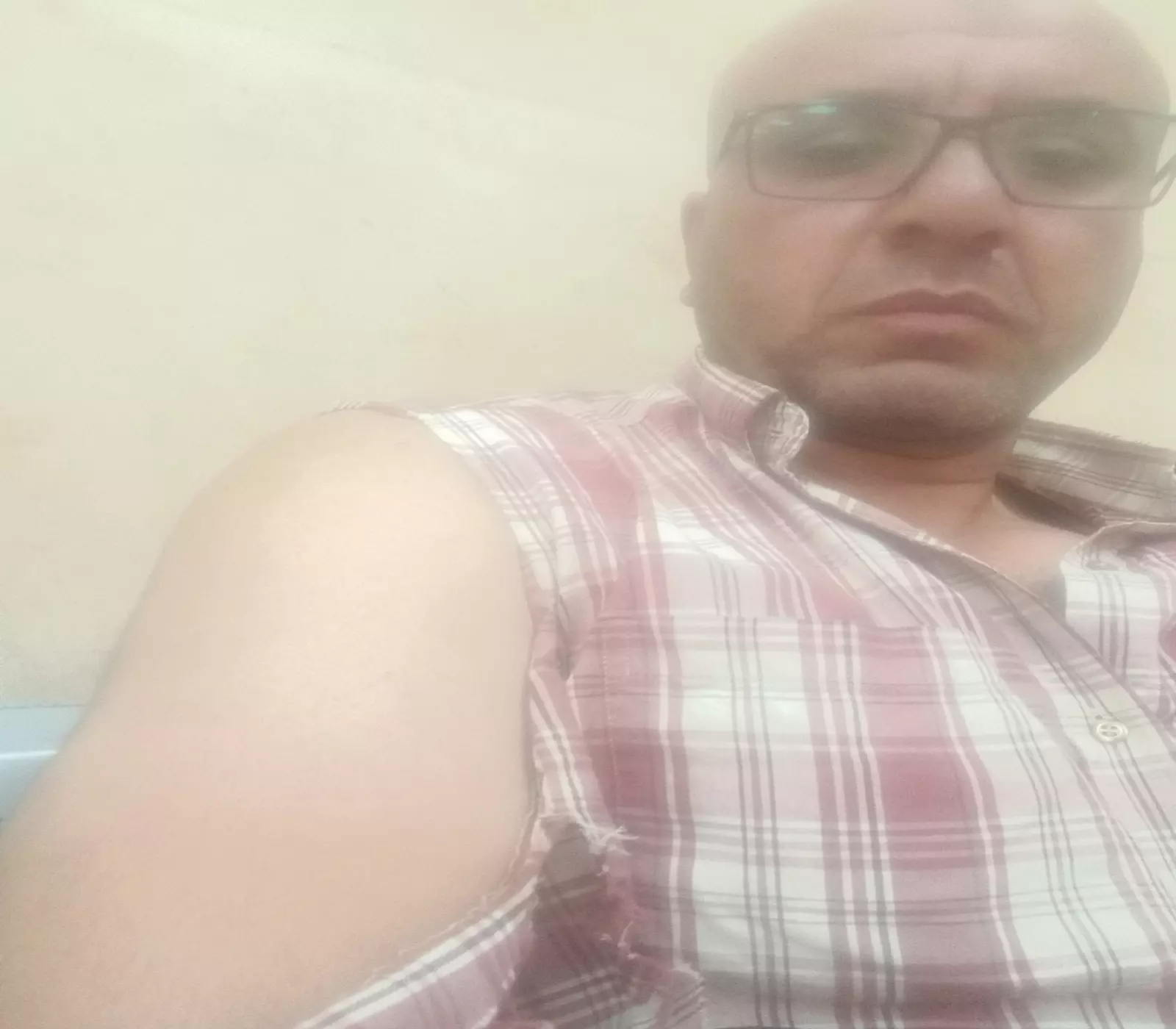 تفاصيل الواقعة واستغاثة المعلم