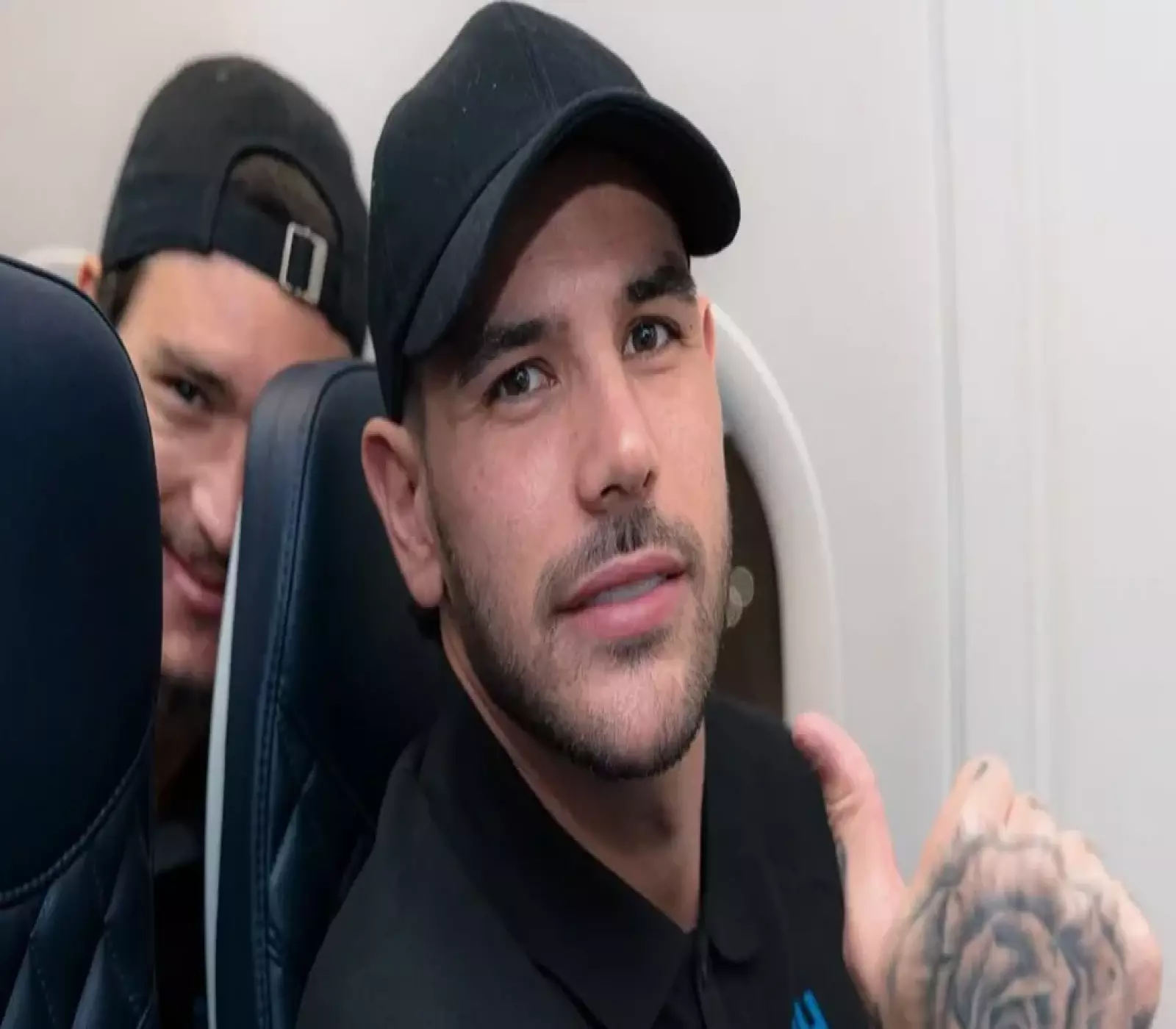 ثيو هيرنانديز وداروين نونيز. (وكالات)