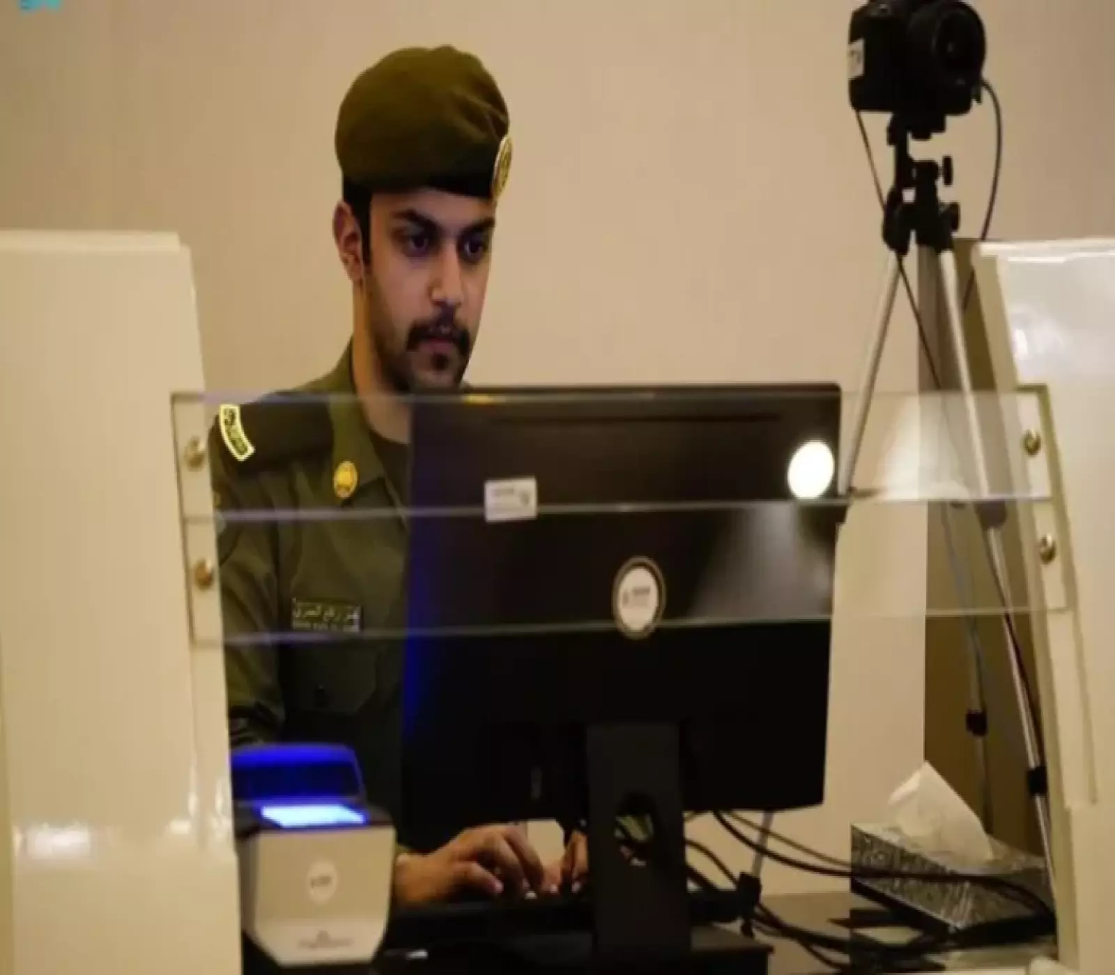 هل انتهت فرصتك في العودة؟ كل ما تحتاج معرفته عن عودة المقيم للسعودية بعد الخروج