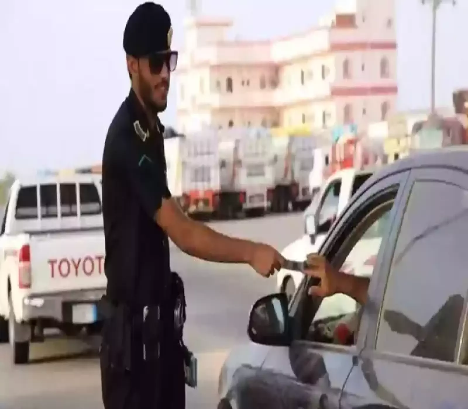 غرامات تصل إلى 10,000 ريال.. تفاصيل العقوبات الجديدة في نظام المرور السعودي!