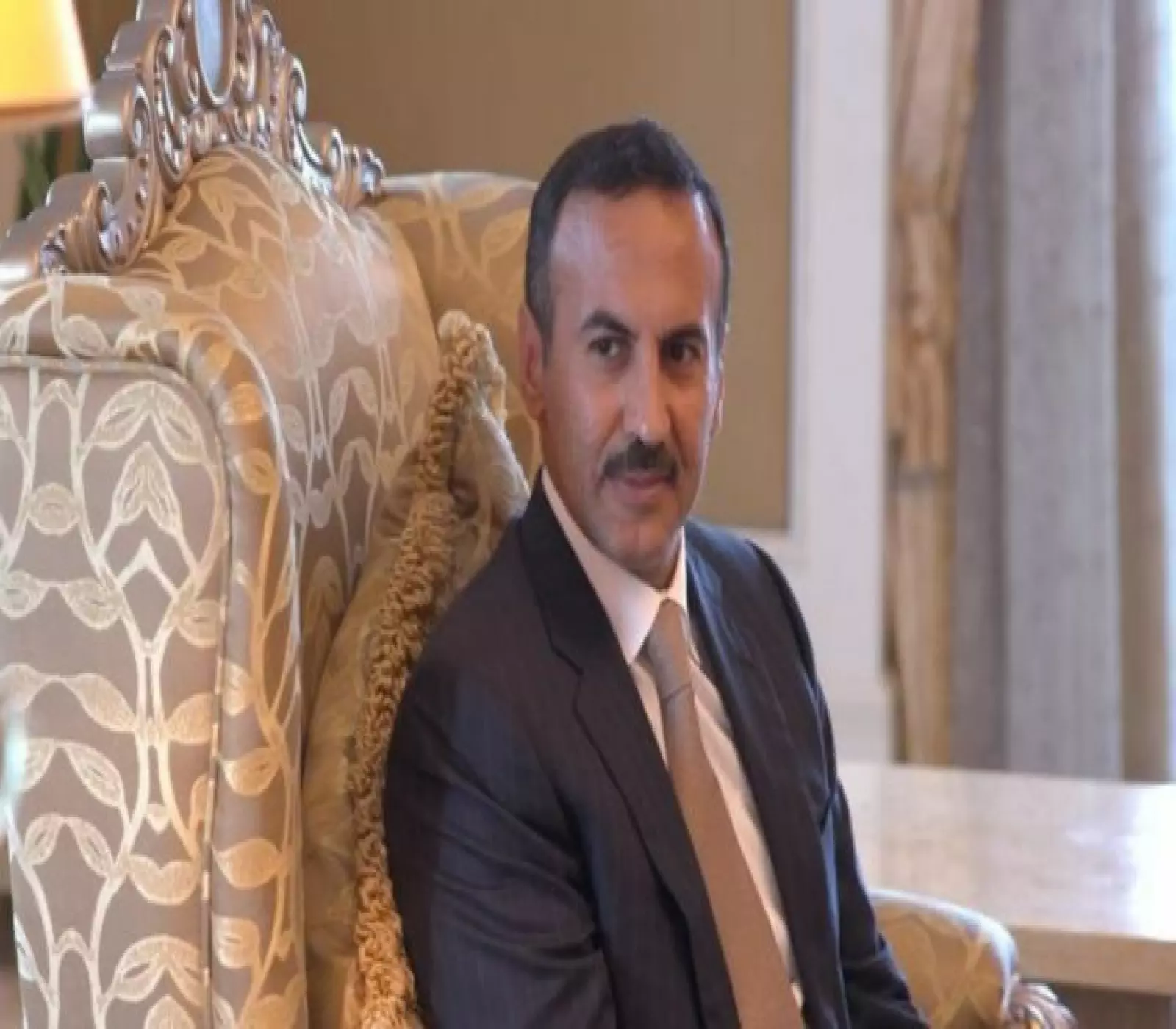 لن تصدق أين ظهر.. صورة مسربة لـ أحمد علي صالح في مكان سري تقلب الموازين وتُبكي اليمنيين !! (شاهد)