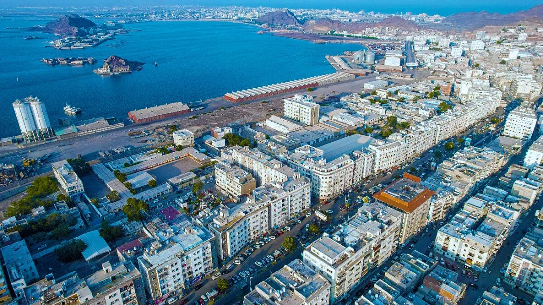 كارثة مرورية في عدن وخبر مزلزل لكن من يقود سيارة على شوراع العاصمة المؤقتة !