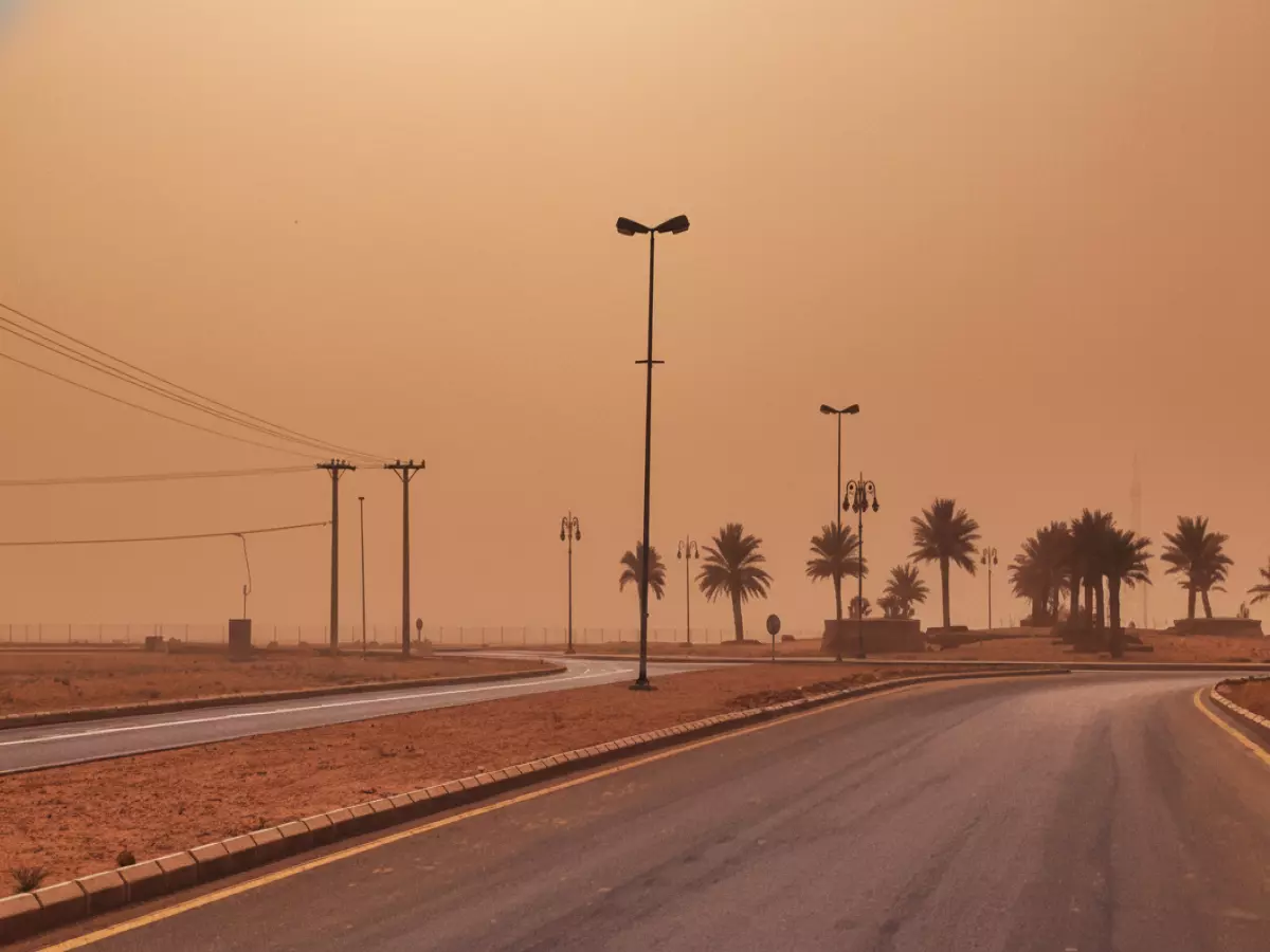 عاجل: رياح قوية بسرعة 49 كم/ساعة تضرب الجموم… تحذير رسمي من خطر تدني الرؤية!