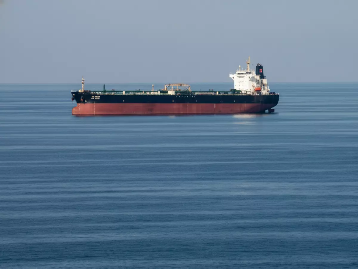 عاجل: إيران تخطف ناقلة نفط عملاقة بـ73 ألف طن... والأسطول الأمريكي يتأهب!