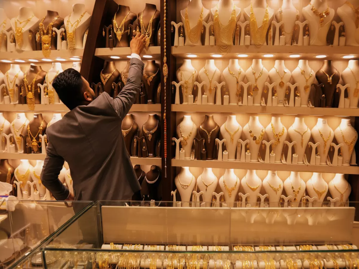 صادم: قفزة جنونية في أسعار الذهب السعودي اليوم - العيار 24 يتخطى 498 ريال لأول مرة!