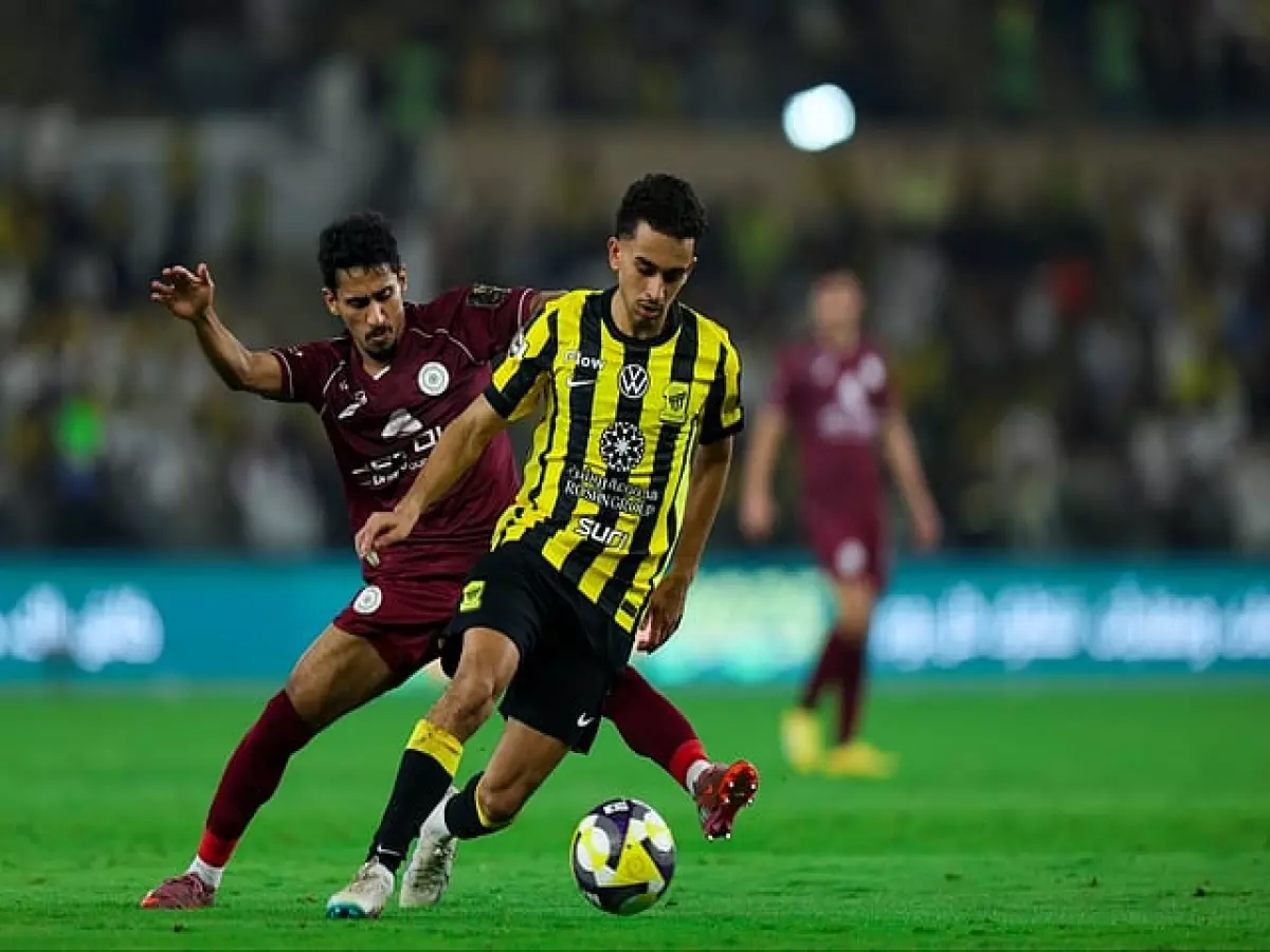 صدمة: الاتحاد يسحق الشباب 4-0 ويتحدى الهلال والأهلي... من سيواجه حامل اللقب؟