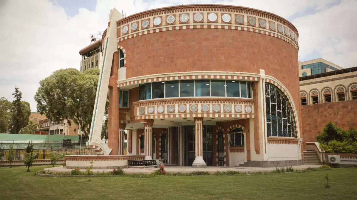 Yemeni Rial Freeze: Central Bank Holds Exchange Rate at 530 Riyals - News Directory 3