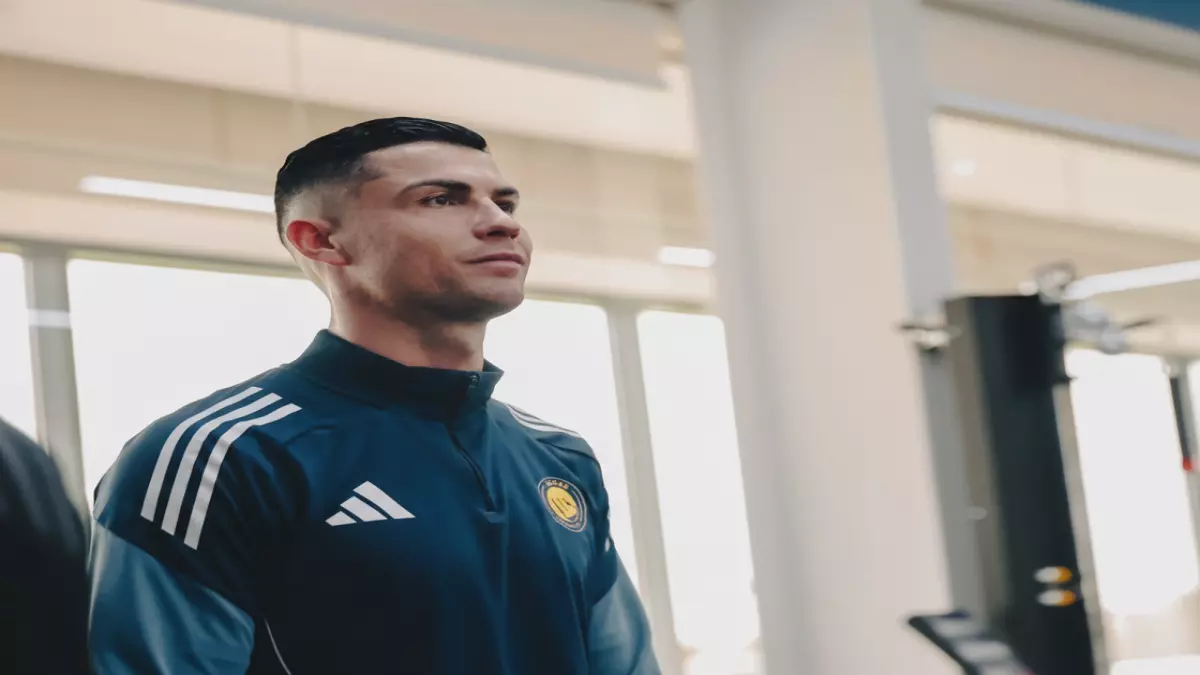 صادم: رونالدو يحصد 260 مليون دولار ويتفوق على ميسي… أرقام جنونية تكشف ثروات النجوم الرياضيين!