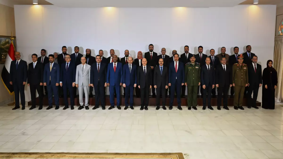 عاجل: اليمن تعلن حكومة جديدة بقيادة الزنداني... هل تحمل حلولاً لأزمات سنوات الحرب؟