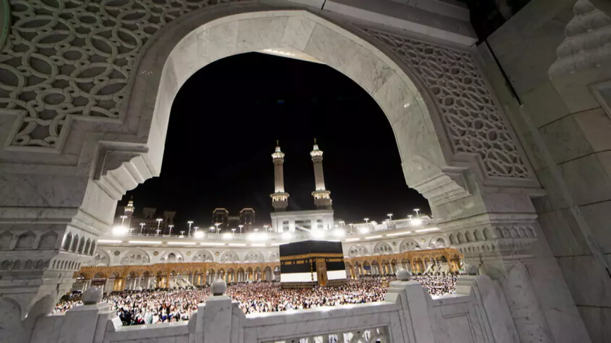 Umrah Visa Deadline: Saudi Arabia Sets April 18, 2026 Exit Date & Strict Penalties