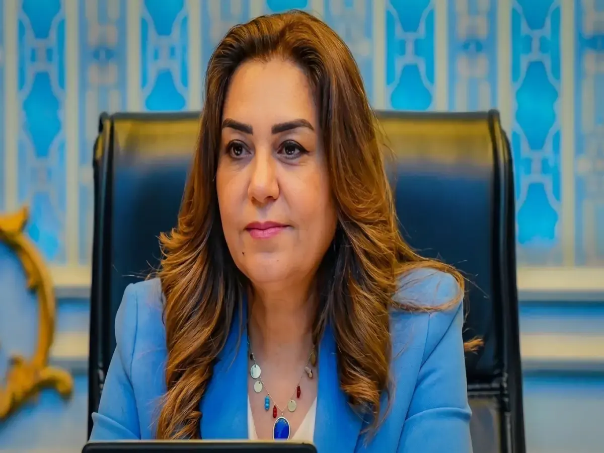 عاجل: وزيرة البيئة تعلن إنجازاً تاريخياً… تحويل 754 أتوبيس للغاز الطبيعي في القاهرة والإسكندرية! تعرف على السر وراء خفض التكاليف 50%